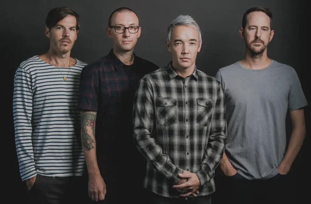 Hoobastank formasi terbaru dalam sesi pemotretan promosi
